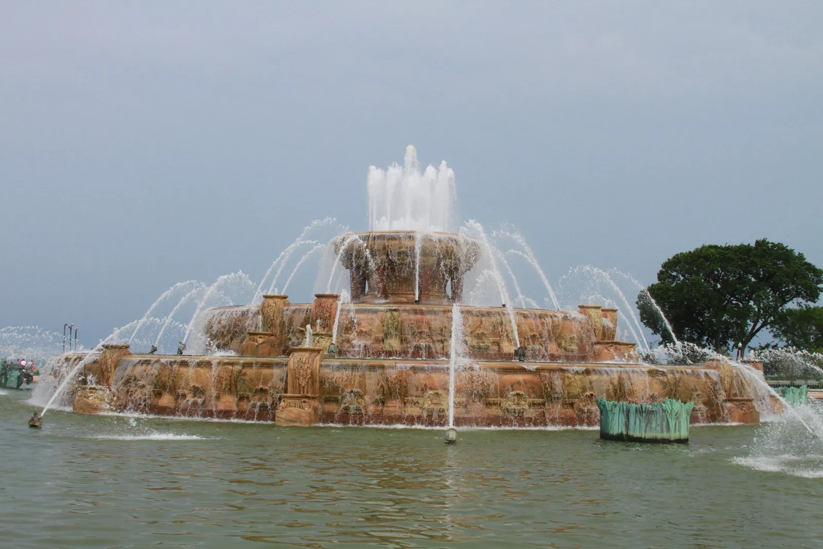 Buckingham Fountain spraying water in Grant Park in downtown Chicago